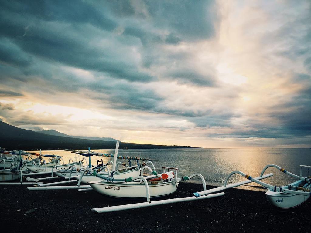 Valomia Beachfront Amed  Bagian luar foto