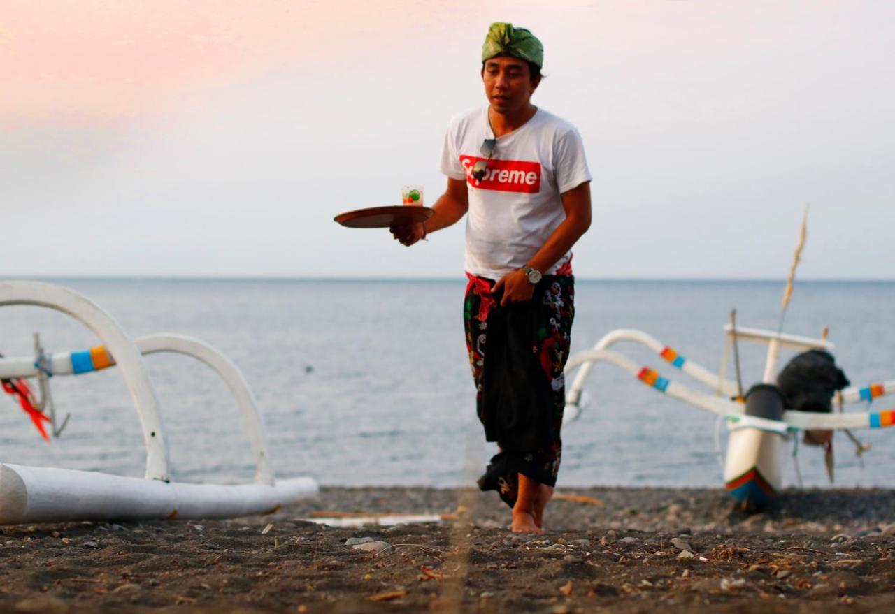 Valomia Beachfront Amed  Bagian luar foto